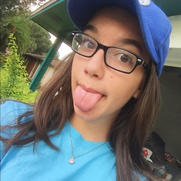 Hi! I'm Sara :) Meet your posher! - Picture 4 of 4