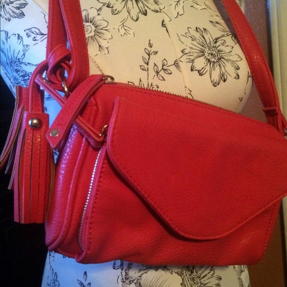 A nice small cross body - Picture 2 of 2