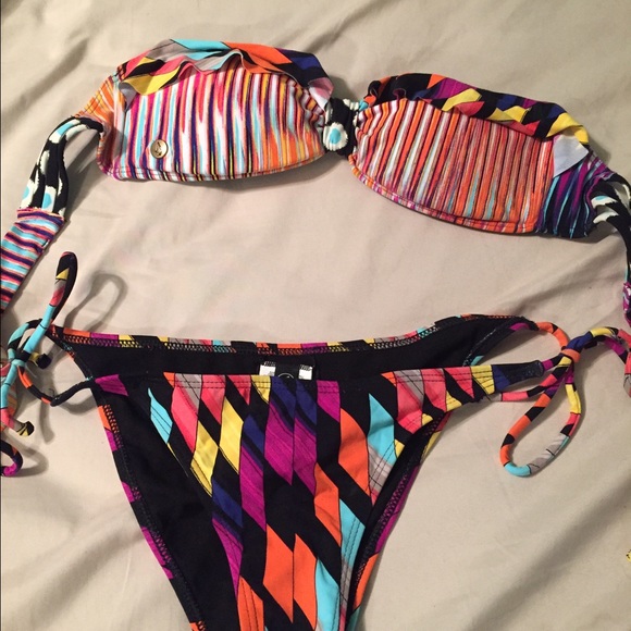 Women's Volcom bathing suite - Picture 1 of 4