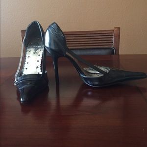 Black Pumps, with Silver Chain