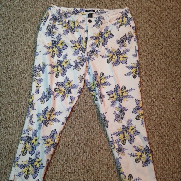 Printed denim crop pants - Picture 1 of 3