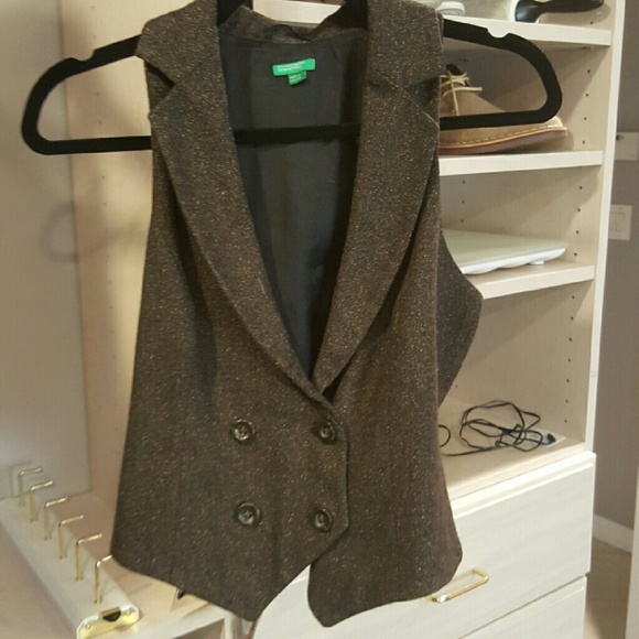 Form flattering benneton vest