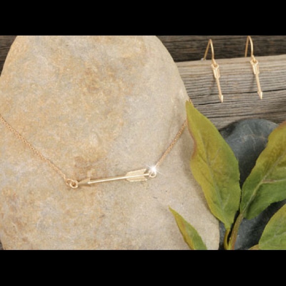 Gold matte designer necklace and earrings.