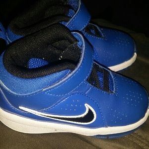 Toddler size 6 nike shoes