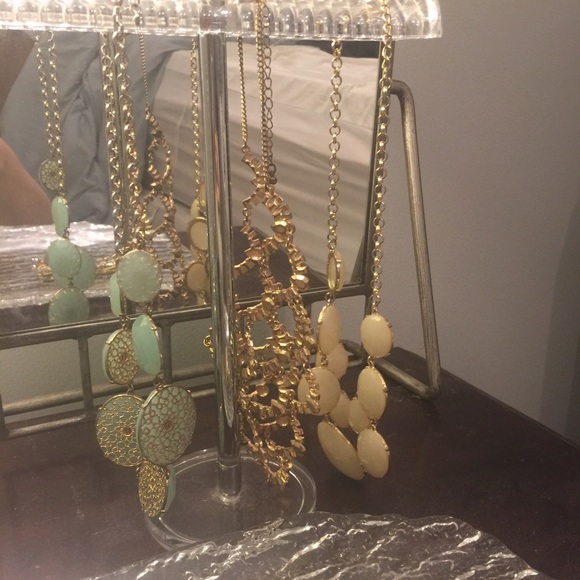 Elegant cream Francesca's necklace - Picture 2 of 2