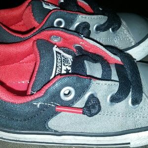 Toddler size 7 converse
