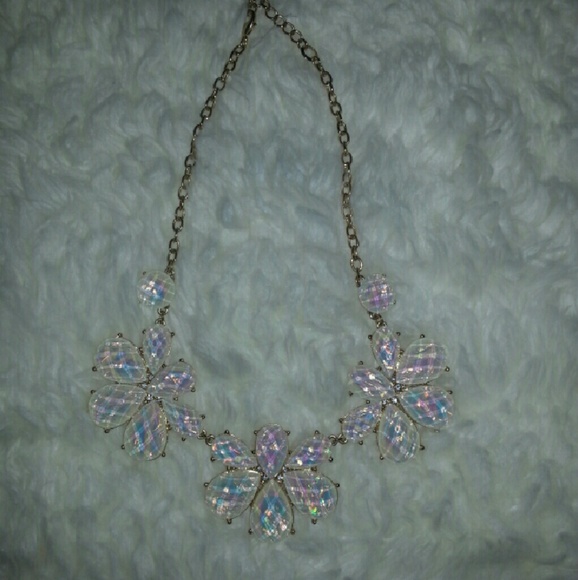 White flower Statement Necklace