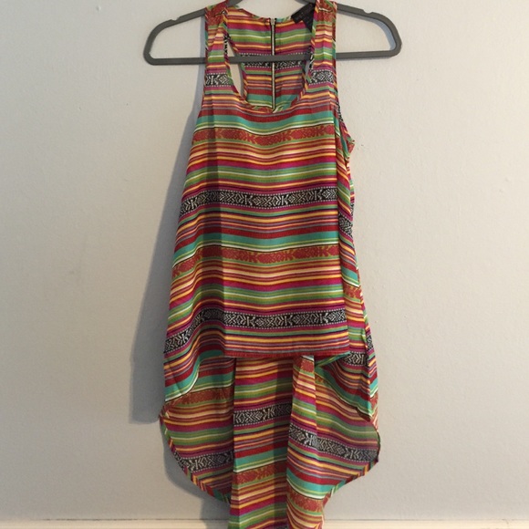 Hi-Low Aztec Print Blouse Size Small