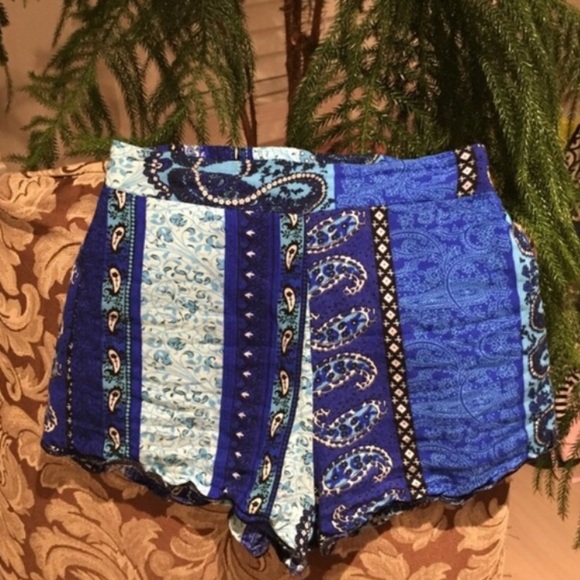 LF Patterned Soft Shorts - Picture 3 of 3