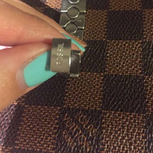 ??❤️Fossil watch with two diamonds top of face main image 4