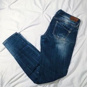 Distressed skinny jeans
