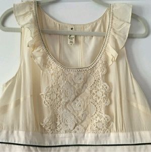 **Final Price**Beautiful Floreat blouse