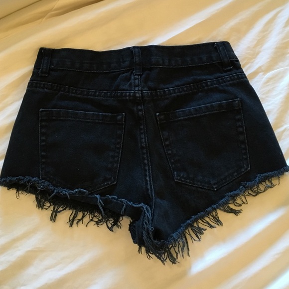 Black high waisted shorts - Picture 1 of 3
