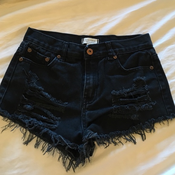 Black high waisted shorts - Picture 2 of 3