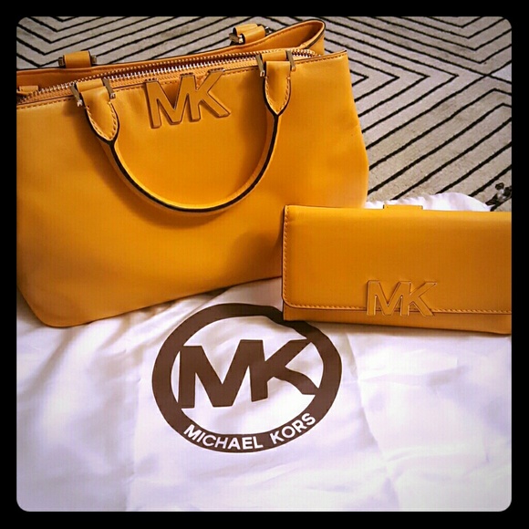 **TRADED **Gorgeous michael kors set