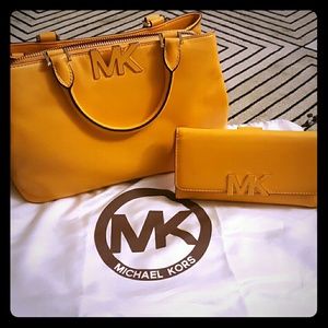 **TRADED **Gorgeous michael kors set