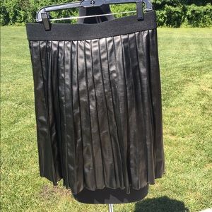 Alfani size L black elastic waist pleat skirt