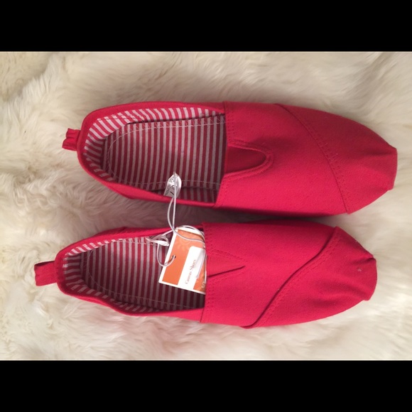 Red Flats - Picture 1 of 3