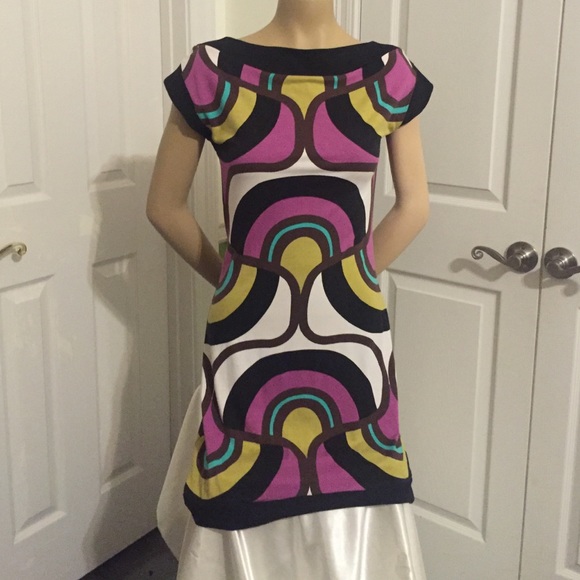 Énvi: multicolored dress