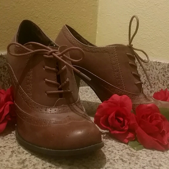 Anerican eagle oxford heels