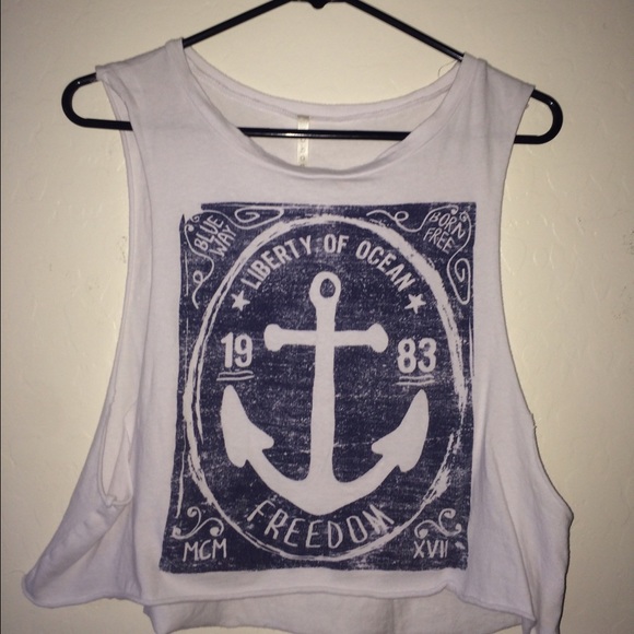 Open graphic tee