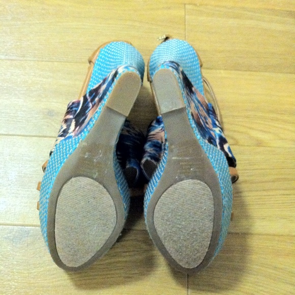 Additional Photos of JustFab Wedges - Picture 3 of 3
