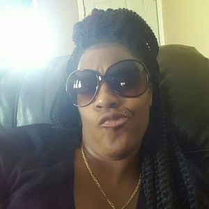 Meet your Posher, Moneesha