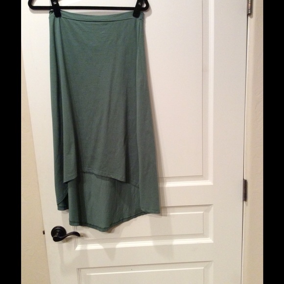 BEAUTIFUL NEW OLIVE SKIRT