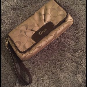 Coach Signature Clutch Wallet Wristlet
