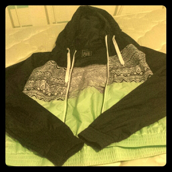 Am selling a windbreaker