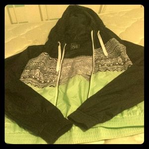 Am selling a windbreaker