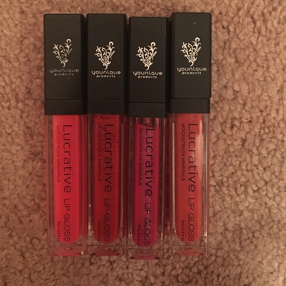 4 Pack Younique Lucrative Lip Glass w/ makeup case