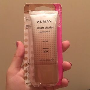 Almay smart shade foundation in Medium