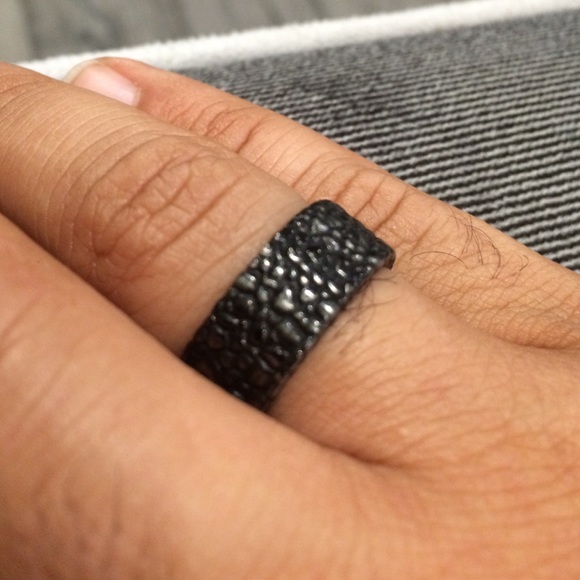 Black stainless steel ring - Picture 2 of 4