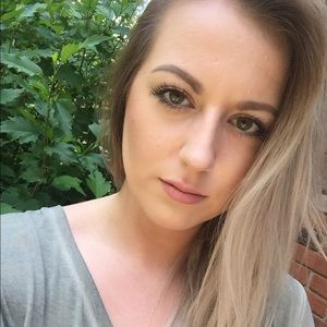 Meet your Posher, Courtney