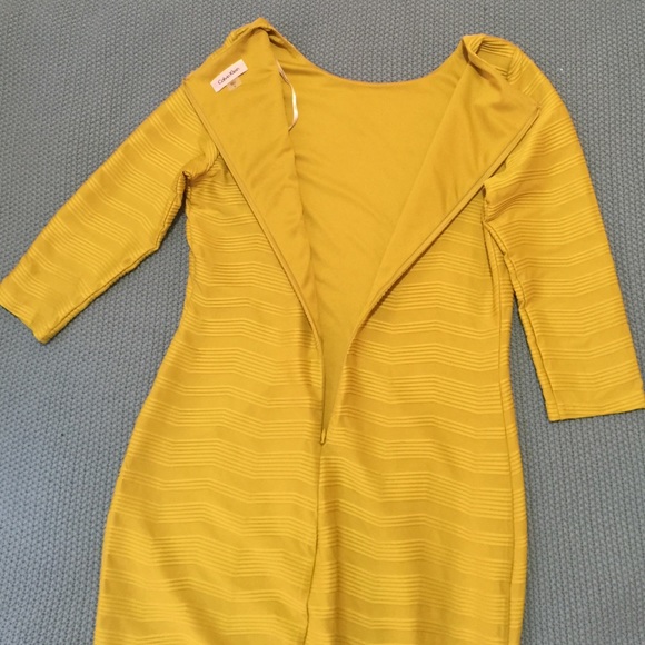 ✂️Clearout✂️Calvin Klein Textured Bodycon Dress - Picture 3 of 4