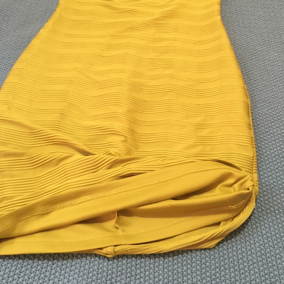 ✂️Clearout✂️Calvin Klein Textured Bodycon Dress - Picture 4 of 4