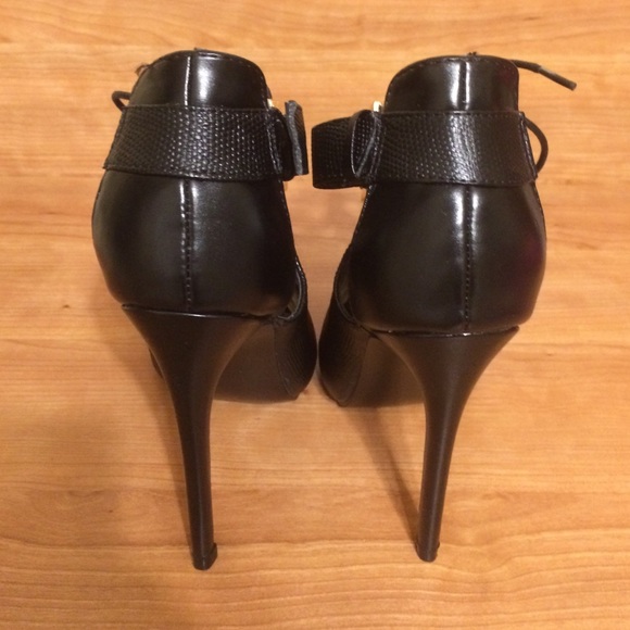 G by Guess Lace Up Heel - Picture 2 of 4