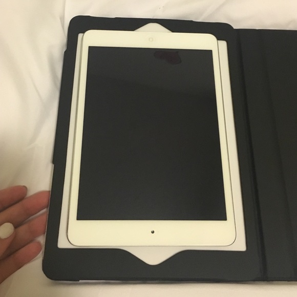 Kate Spade iPad Air hard case with removable keyboard - Picture 3 of 7