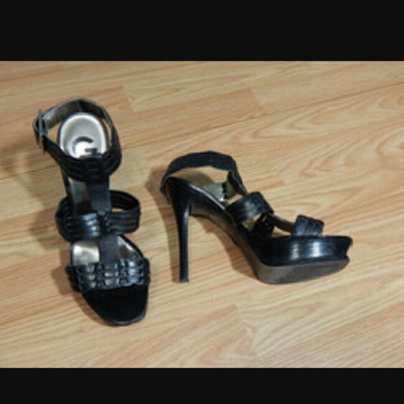 Guess heels. Black leather ankle.