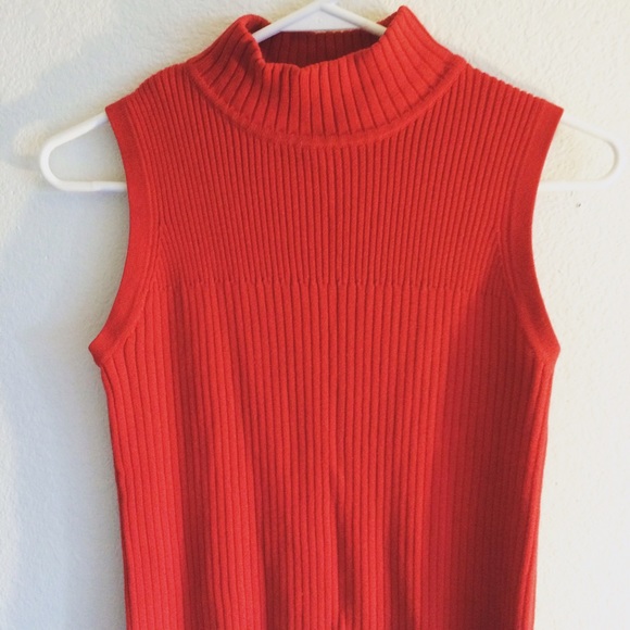 Red Sleeveless Turtleneck