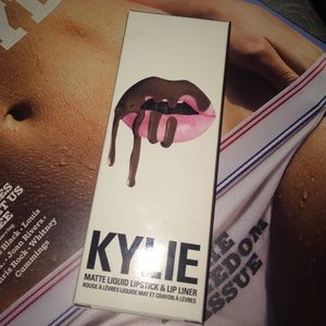 Kylie true brown k lipkit
