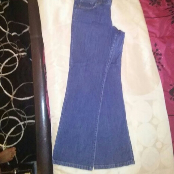 Kristin Davis Jeans - Picture 2 of 4