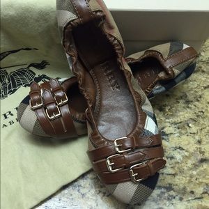 Burberry flats