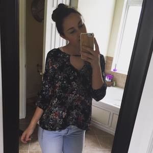 Meet your Posher, Elizabeth