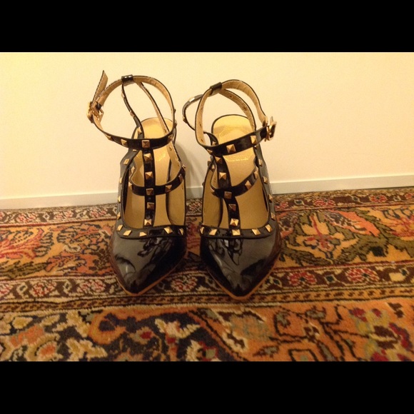 Black high heels - Picture 1 of 3