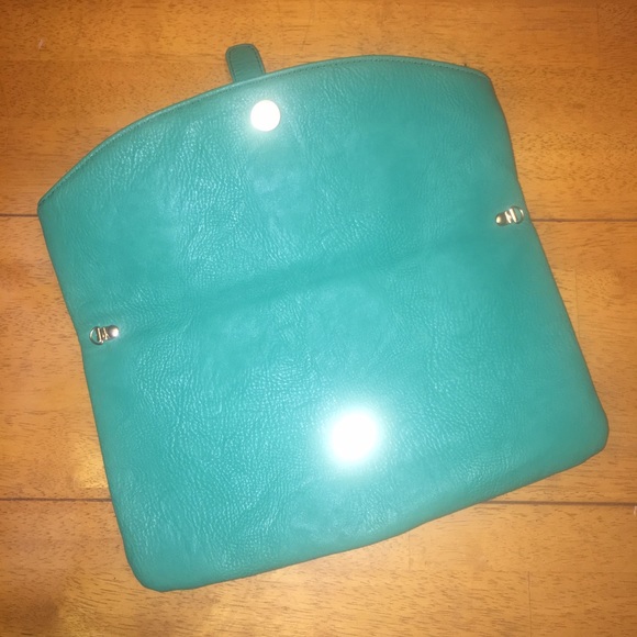 Clutch - Picture 2 of 3