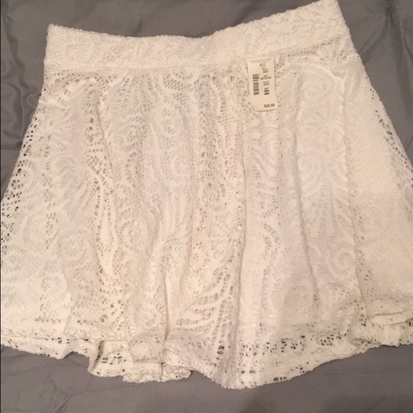 Cream lace skirt - Picture 1 of 1