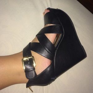 Black wedges