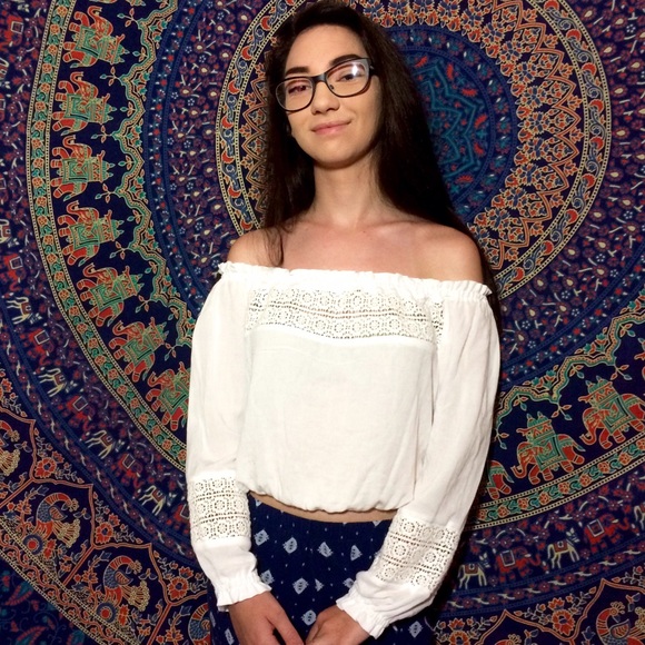 H&M Off-the-Shoulder Peasant Crop Top